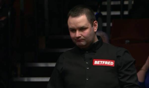 西班牙人官方：强烈谴责球迷利用横幅针对裁判团队成员的行为.